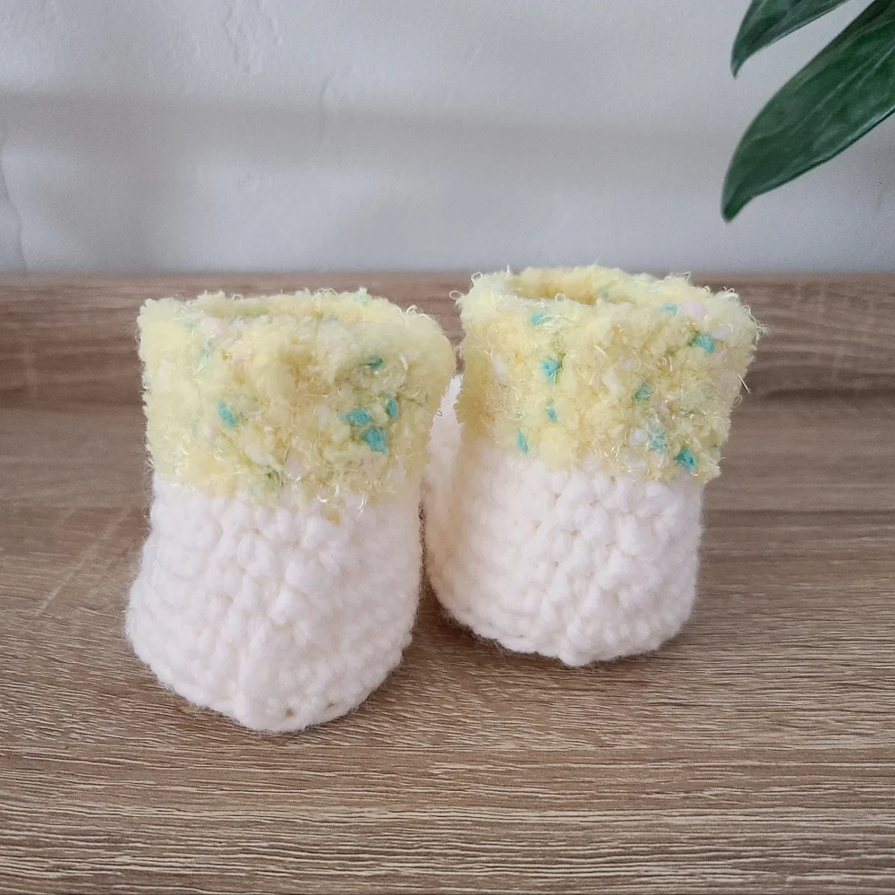Neutral baby booties, Handmade baby shoes, Baby boots, crochet crib shoes